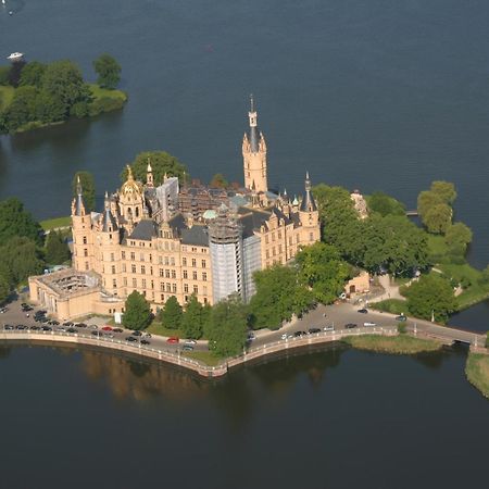 Hotel Niederlaendischer Hof Шверин Экстерьер фото