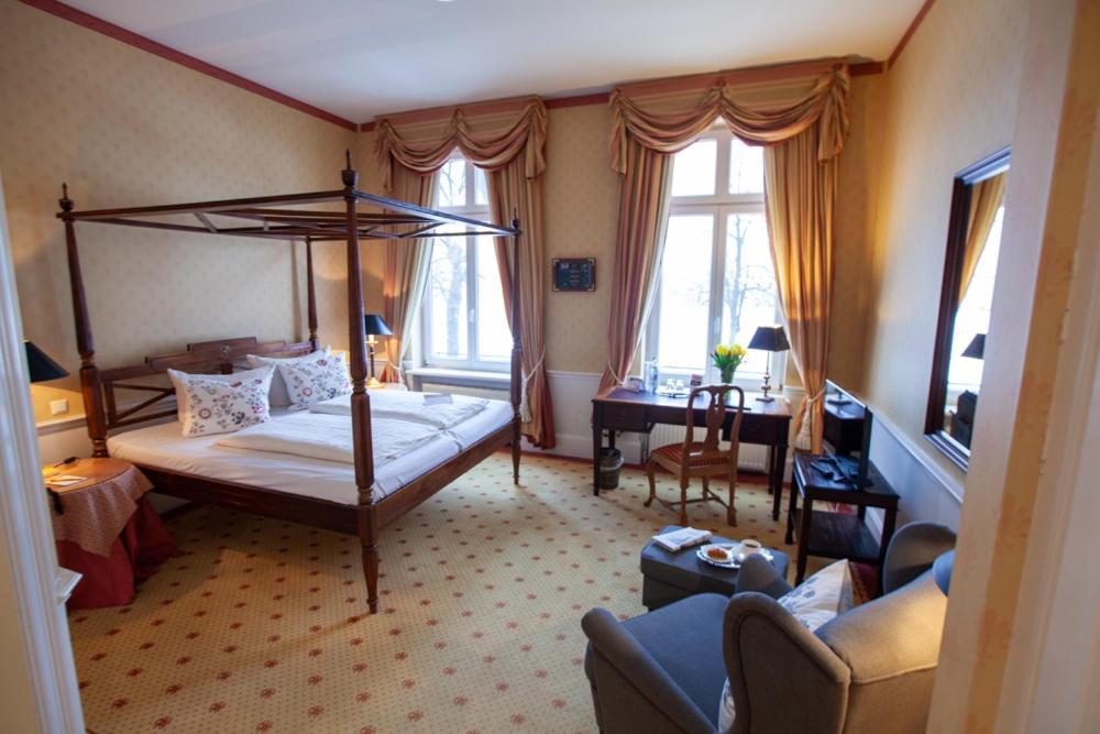 Hotel Niederlaendischer Hof Шверин Экстерьер фото