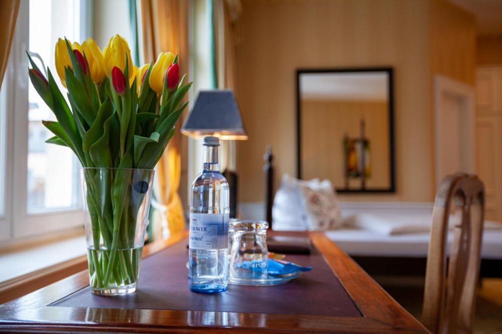 Hotel Niederlaendischer Hof Шверин Экстерьер фото