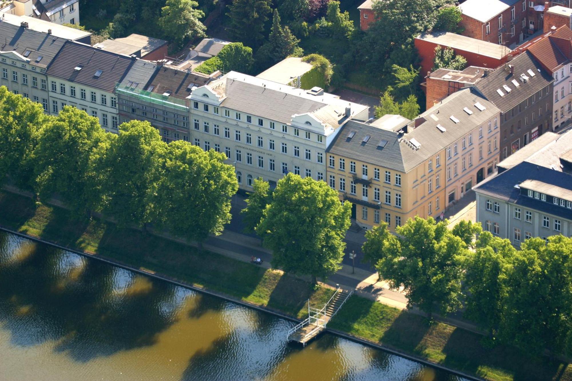 Hotel Niederlaendischer Hof Шверин Экстерьер фото