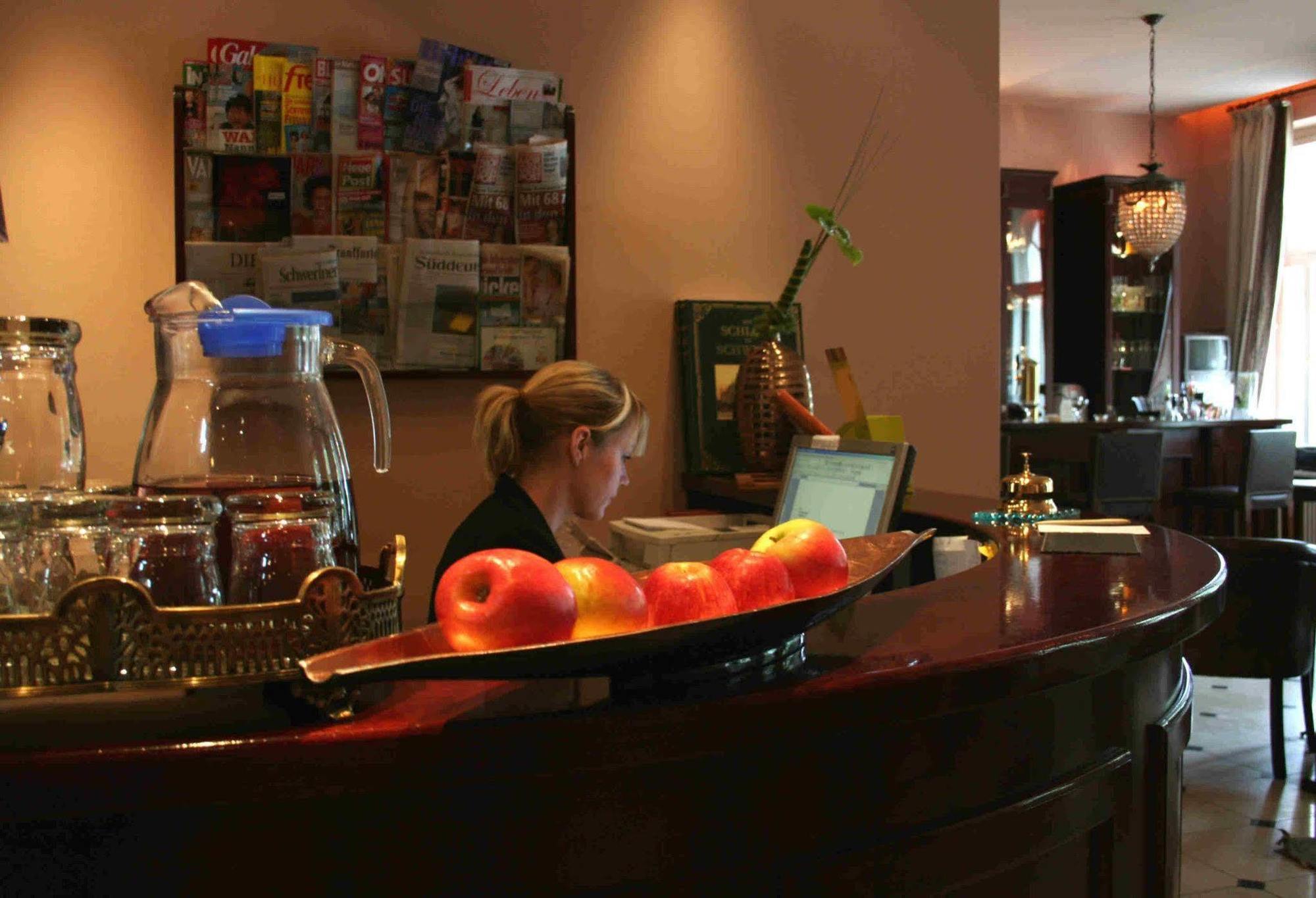 Hotel Niederlaendischer Hof Шверин Экстерьер фото